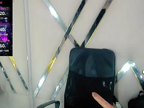 AuroraRoss online show from November 2025 06:52:02 PM