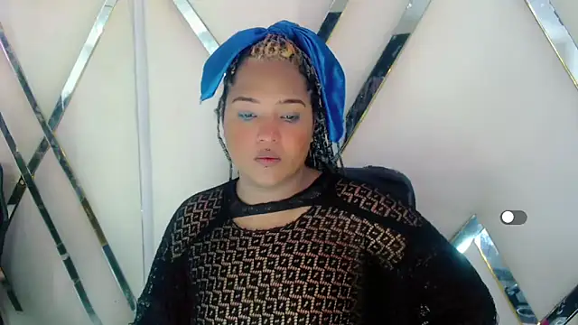 AuroraRoss online show from November 2025 07:59:02 PM