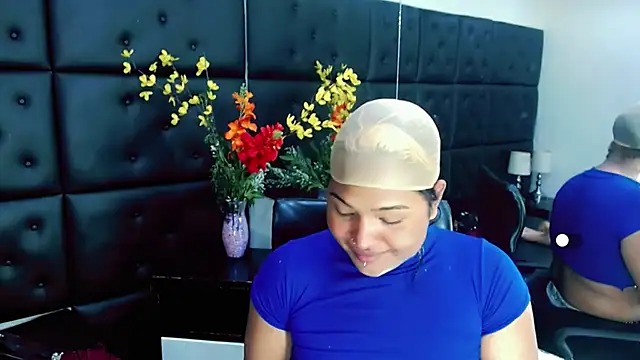 AuroraRoss online show from December 2025 03:00:02 AM