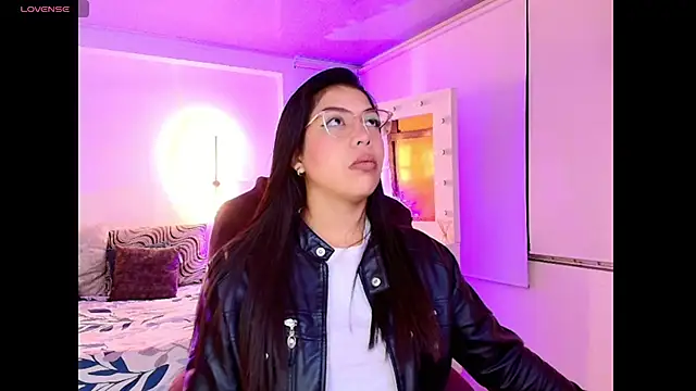 kloe28 online show from November 2025 03:49:02 AM