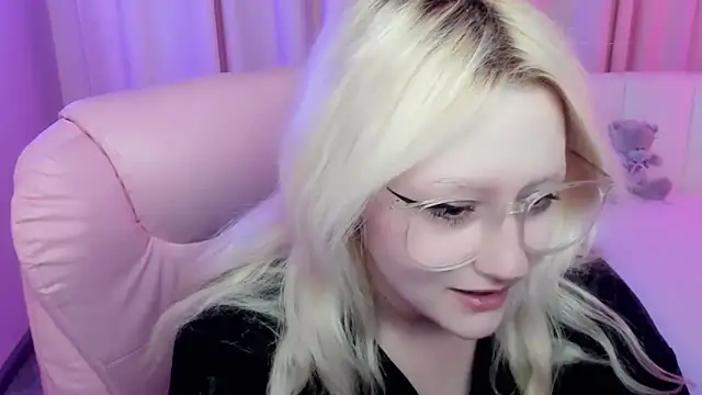 JuliaSharkk online show from October 2025 07:36:02 PM