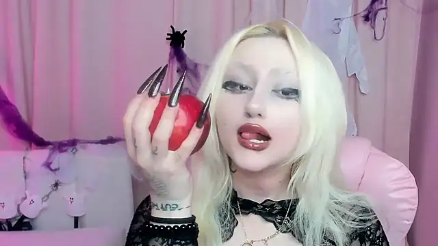 JuliaSharkk online show from October 2025 04:52:01 PM