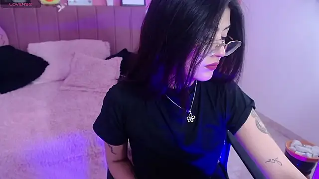 Snapshot of isa_bunny18 chatting on February 2026 03:06:02 PM isa bunny18 online show from February 2026 03:06:02 PM