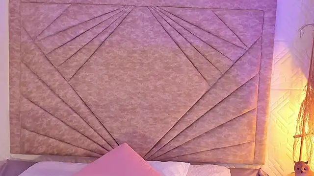 EmmaBlossom online show from December 2025 12:31:02 PM