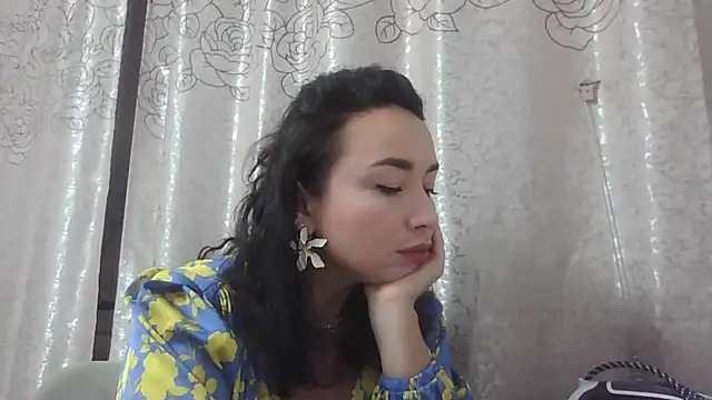 Cynariva online show from November 2025 11:43:02 AM