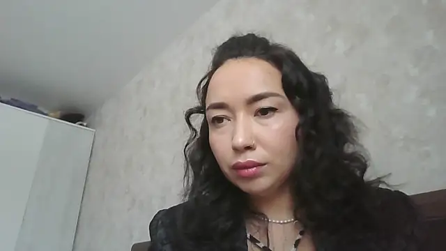 Cynariva online show from November 2025 02:58:01 AM