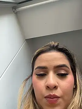 Snapshot of itsdanividarte chatting on December 2025 06:15:01 PM itsdanividarte online show from December 2025 06:15:01 PM