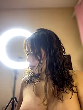 Mia Valmont online show from October 2025 02:18:01 PM