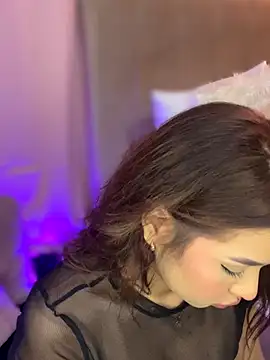 Mia Valmont online show from October 2025 11:42:01 AM