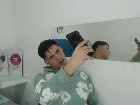 Aaron Foxxx online show from November 2025 09:54:01 PM