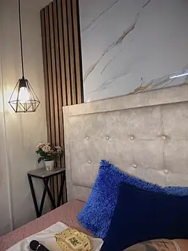 Honey noir online show from February 2026 06:37:01 PM