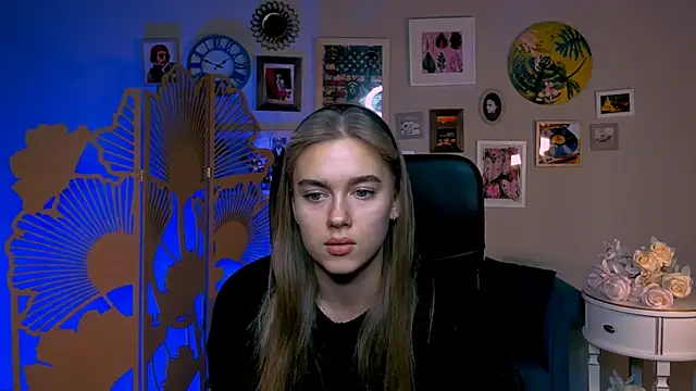 JuneWoods online show from November 2025 06:56:01 AM