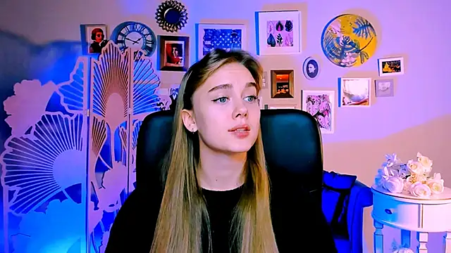 JuneWoods online show from November 2025 12:37:01 PM