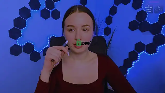 Snapshot of leslie_bird chatting on January 2026 04:33:02 PM leslie bird online show from January 2026 04:33:02 PM