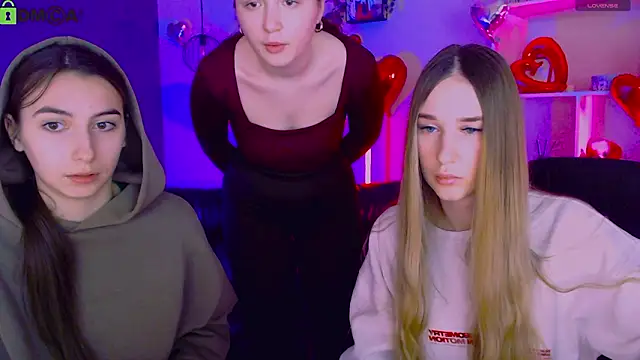 Snapshot of leslie_bird chatting on February 2026 09:52:02 AM leslie bird online show from February 2026 09:52:02 AM