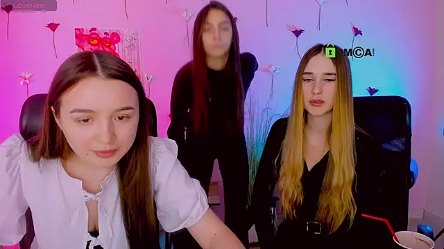 Snapshot of leslie_bird chatting on March 2026 10:00:02 AM leslie bird online show from March 2026 10:00:02 AM