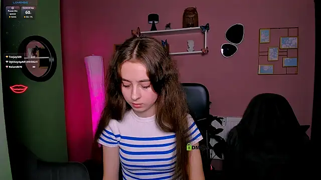 Snapshot of rebecca_smile chatting on November 2025 10:44:02 PM rebecca smile online show from November 2025 10:44:02 PM