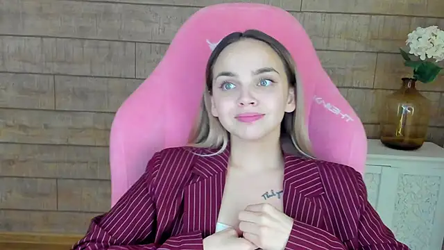 AnitaVenture online show from September 2025 04:23:02 PM