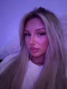 blondeeee online show from April 2026 04:49:01 PM