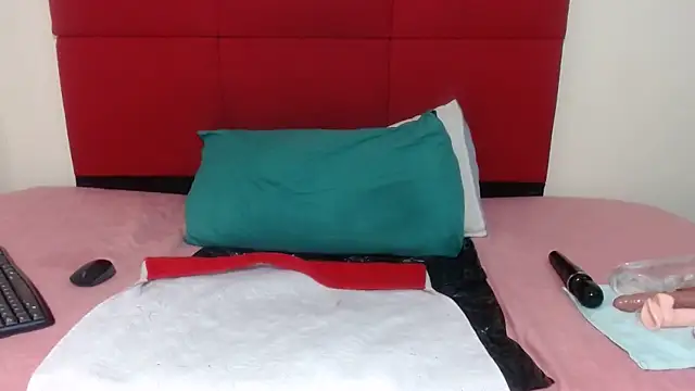 CurvyQueenx2 online show from March 2026 09:10:01 PM