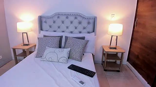 Snapshot of yen_lo_ chatting on November 2025 03:03:02 PM yen lo online show from November 2025 03:03:02 PM