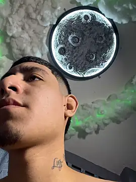 cristyan arias online show from September 2025 02:43:01 PM