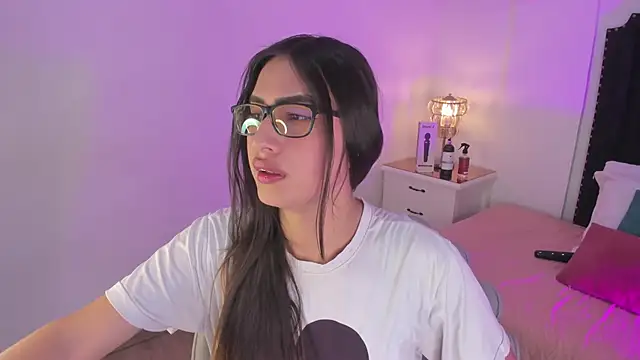 Snapshot of cherrylady_02 chatting on November 2025 01:33:02 PM cherrylady 02 online show from November 2025 01:33:02 PM