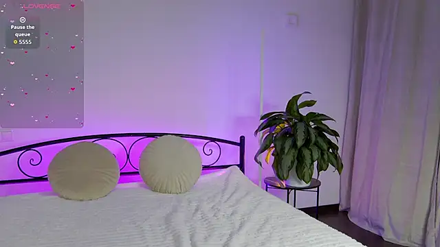 KariDollar online show from December 2025 06:43:02 AM