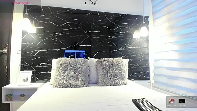 ZOE LE online show from February 2026 11:37:02 AM