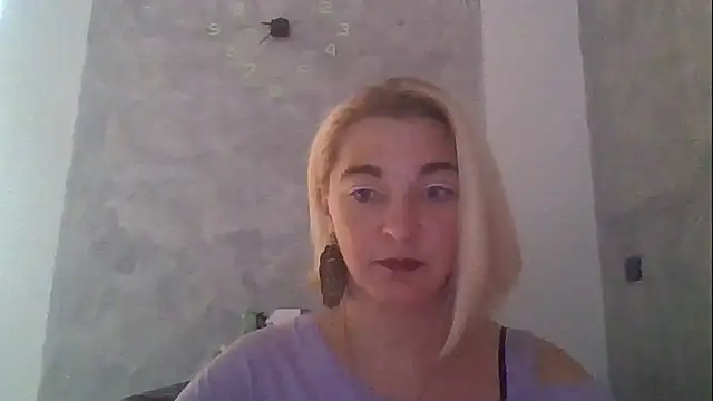 Snapshot of GoldenAngelMilf chatting on September 2025 07:35:02 AM GoldenAngelMilf online show from September 2025 07:35:02 AM