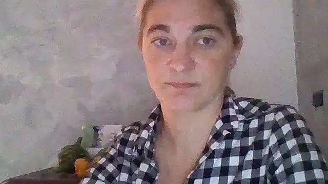 Snapshot of GoldenAngelMilf chatting on October 2025 12:28:02 PM GoldenAngelMilf online show from October 2025 12:28:02 PM