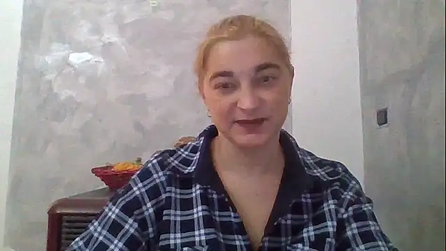 Snapshot of GoldenAngelMilf chatting on January 2026 11:45:02 AM GoldenAngelMilf online show from January 2026 11:45:02 AM