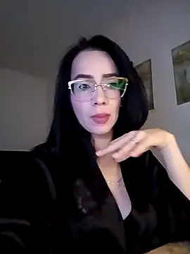 YaraDuartee online show from October 2025 07:49:02 PM