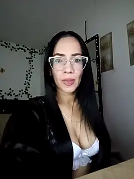 YaraDuartee online show from October 2025 10:08:02 PM