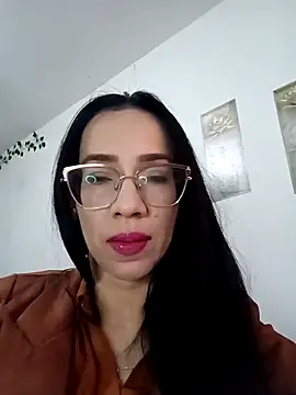 YaraDuartee online show from November 2025 12:37:02 PM