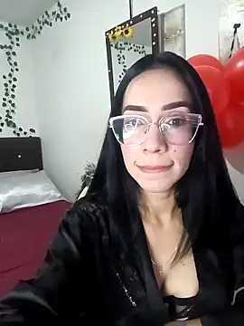 YaraDuartee online show from February 2026 07:46:01 PM