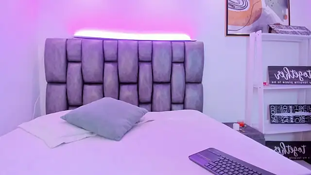 Violet Anders online show from January 2026 06:53:01 PM