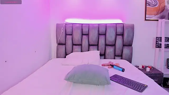 Caroline Millerr online show from February 2026 07:23:02 PM