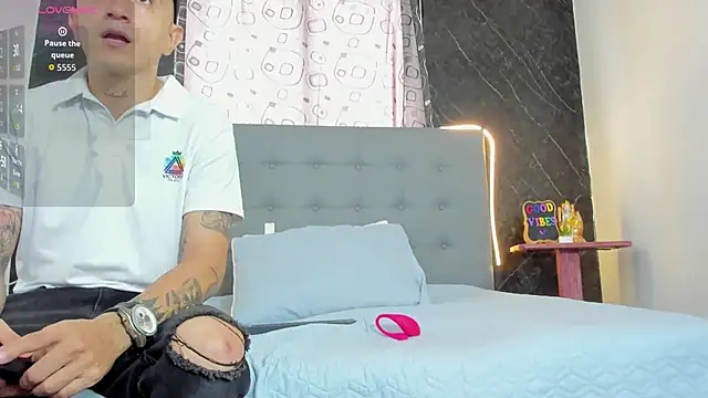 Snapshot of CharlotteAndSimon chatting on February 2026 02:25:02 PM CharlotteAndSimon online show from February 2026 02:25:02 PM