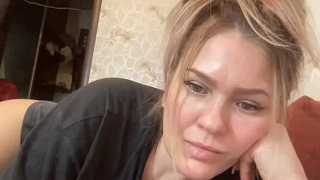 Snapshot of Milysoren chatting on February 2026 02:18:01 PM Milysoren online show from February 2026 02:18:01 PM