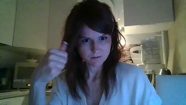 Arivonne online show from April 2026 10:25:02 PM