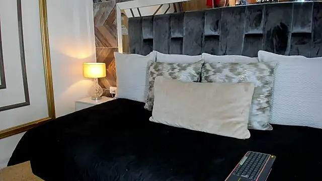 NaylaGrey online show from October 2025 11:41:02 AM