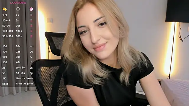 AmyVilvet  online show from April 2026 11:18:02 PM