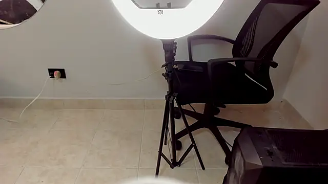 Angelina Roa online show from October 2025 07:25:02 PM