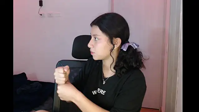 Ivonnybonn online show from November 2025 10:36:01 AM