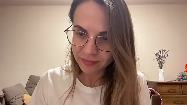 AnnieLove7722 online show from November 2025 06:21:01 PM