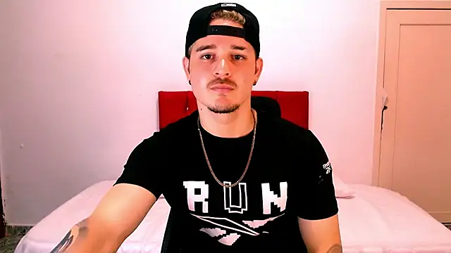 AlexPiersss online show from November 2025 07:02:02 PM