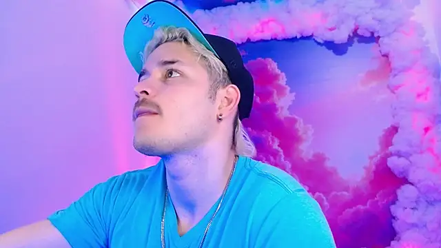 AlexPiersss online show from November 2025 07:04:02 PM