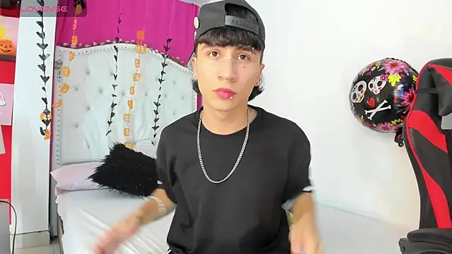 XaanderGrey online show from October 2025 07:27:01 PM