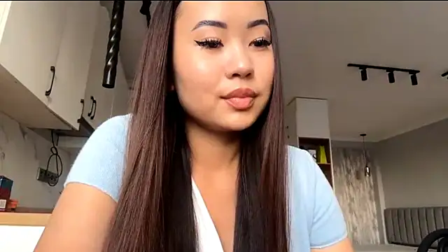 Ur neighbor Kira online show from October 2025 11:10:01 AM